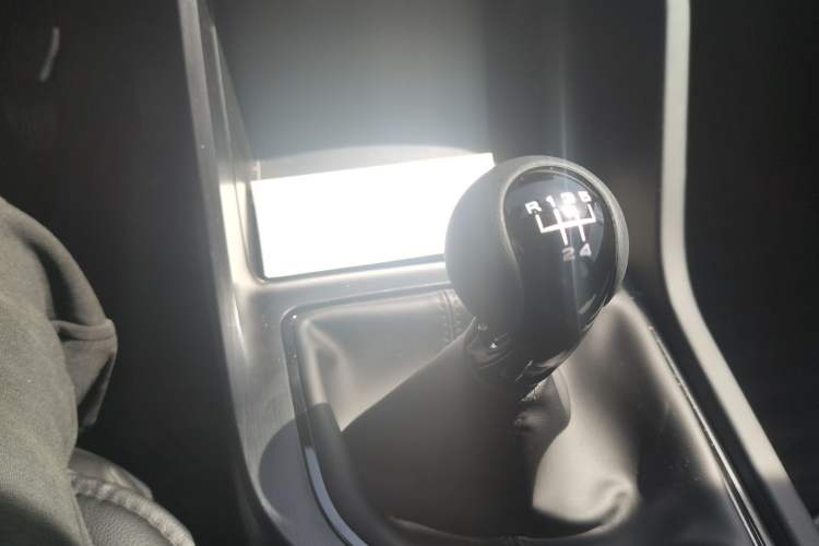 Used Roewe i5 2023 1.5L Manual Comfort Edition
