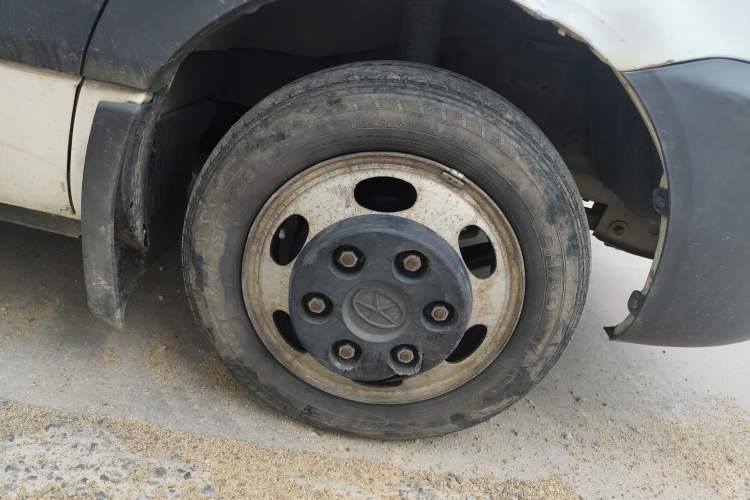 Used JAC Group Sunray 2017 2.7T Long-Wheelbase High-Roof Star Express Multifunctional Commercial Vehicle Right Front Wheel Hub