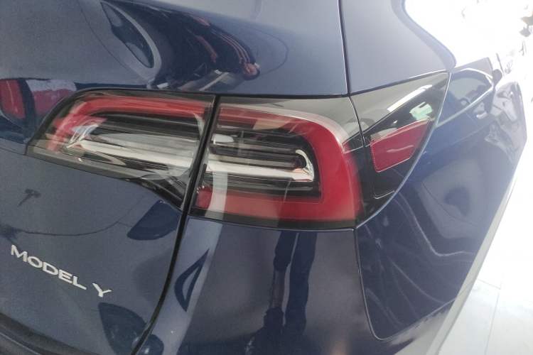 Used Tesla Model Y 2021 Long-Range All-Wheel-Drive Version 3D7
