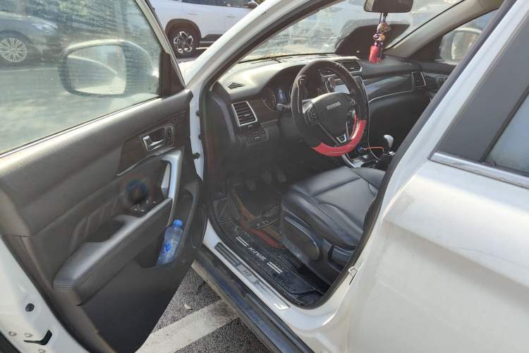 Used Haval H2 2016 Red Label 1.5T Manual Two-Wheel Drive Urban Edition
