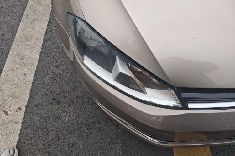 Used Volkswagen Golf 2016 230TSI Automatic Luxury Version Right Front Headlight