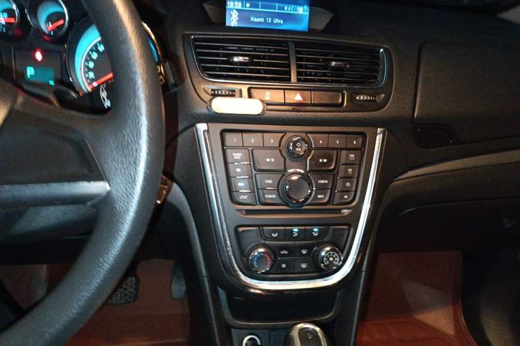 Used Buick Encore 2014 1.4T Automatic Two-Wheel Drive Urban Elite Model Audio And AC Panel