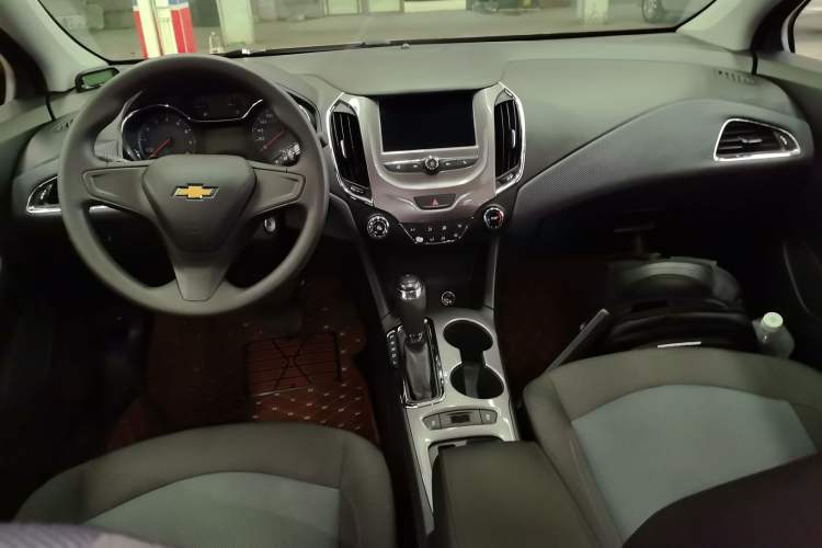 Used Chevrolet Cruze 2017 1.5L Automatic Pioneer Sunroof Edition
