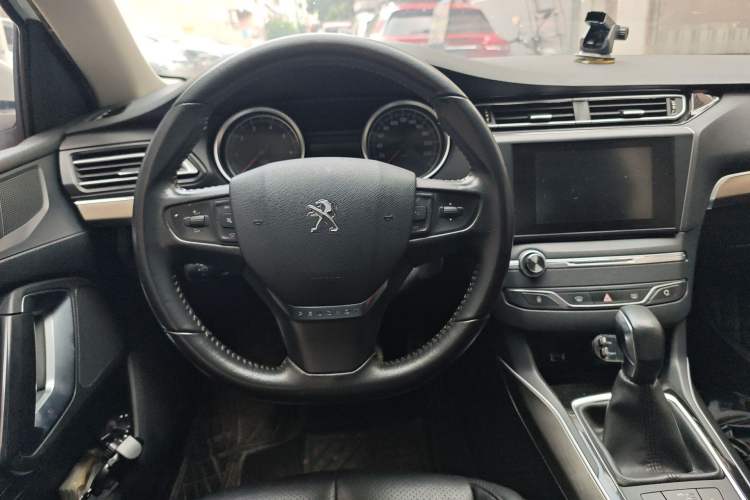 Used Peugeot 408 2015 1.2T Automatic Luxury Edition Steering Wheel