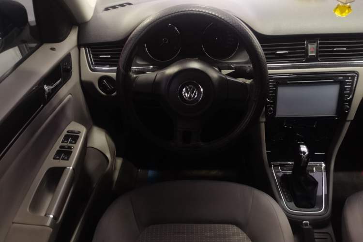 Used Volkswagen Bora 2013 1.6L Automatic Fashion Model Steering Wheel
