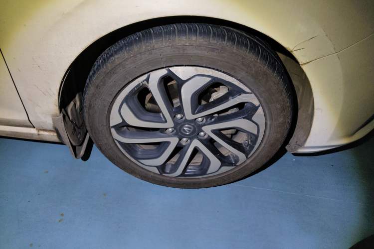 Used CHANGAN Eado New Energy 2019 EV460 Smart Edition Right Front Wheel Hub