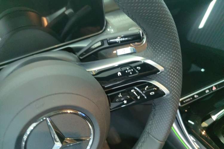 Used Mercedes-Benz C-Class 2024 Facelift C 260 L Night Edition Sport Version Gear Lever