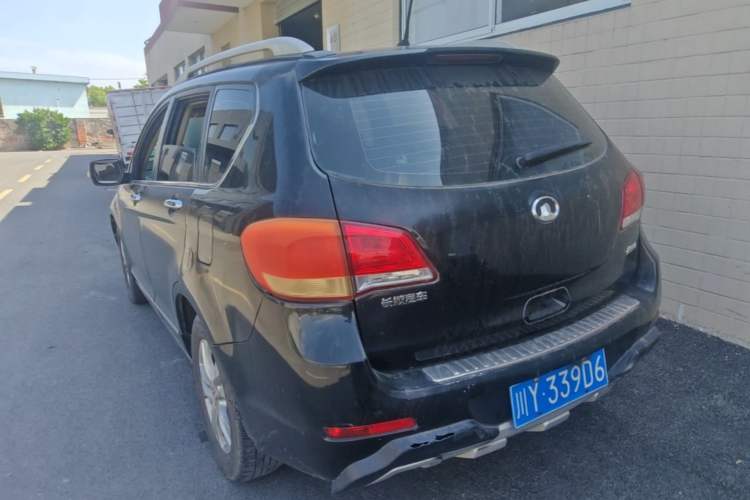 Used Haval H6 2011 Green Silence 2.0T Manual Two-Wheel Drive Urban Model

