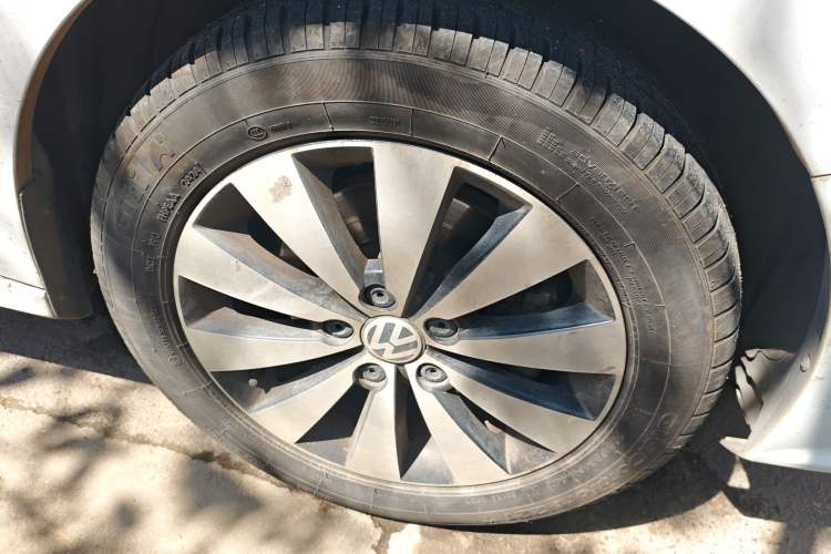 Used Volkswagen Sagitar 2018 280TSI DSG Comfort Model Right Front Wheel Hub