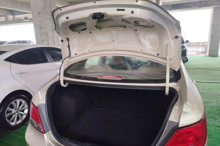 Used Hyundai Verna (older generation) 2014 1.4L Manual Smart GLS Trim