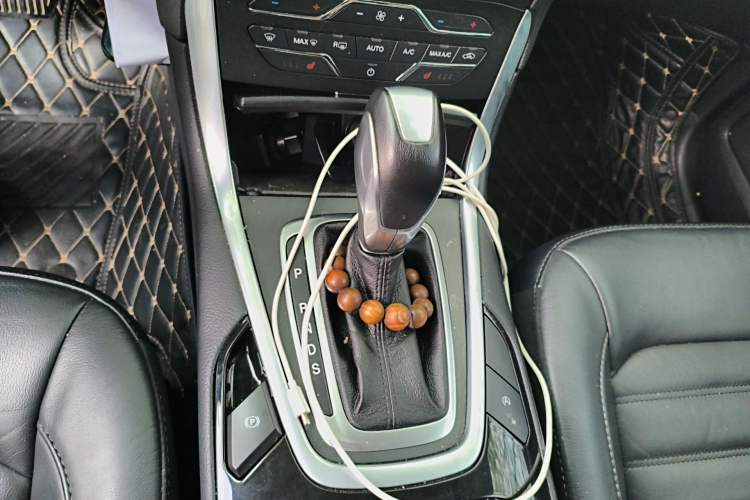 Used Ford Edge 2018 EcoBoost 245 Two-Wheel-Drive Titanium 7-Seater China V Standard Gear Lever