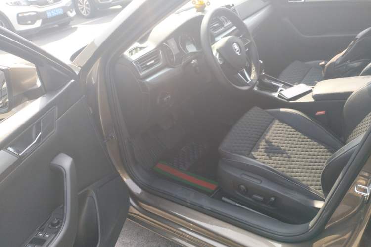 Used Skoda Superb 2016 TSI330 DSG Innovation Edition Driver Seat