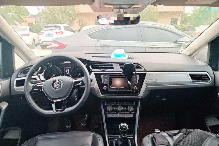 Used Volkswagen Touran 2016 Volkswagen Touran L 280TSI Manual Comfort Edition
