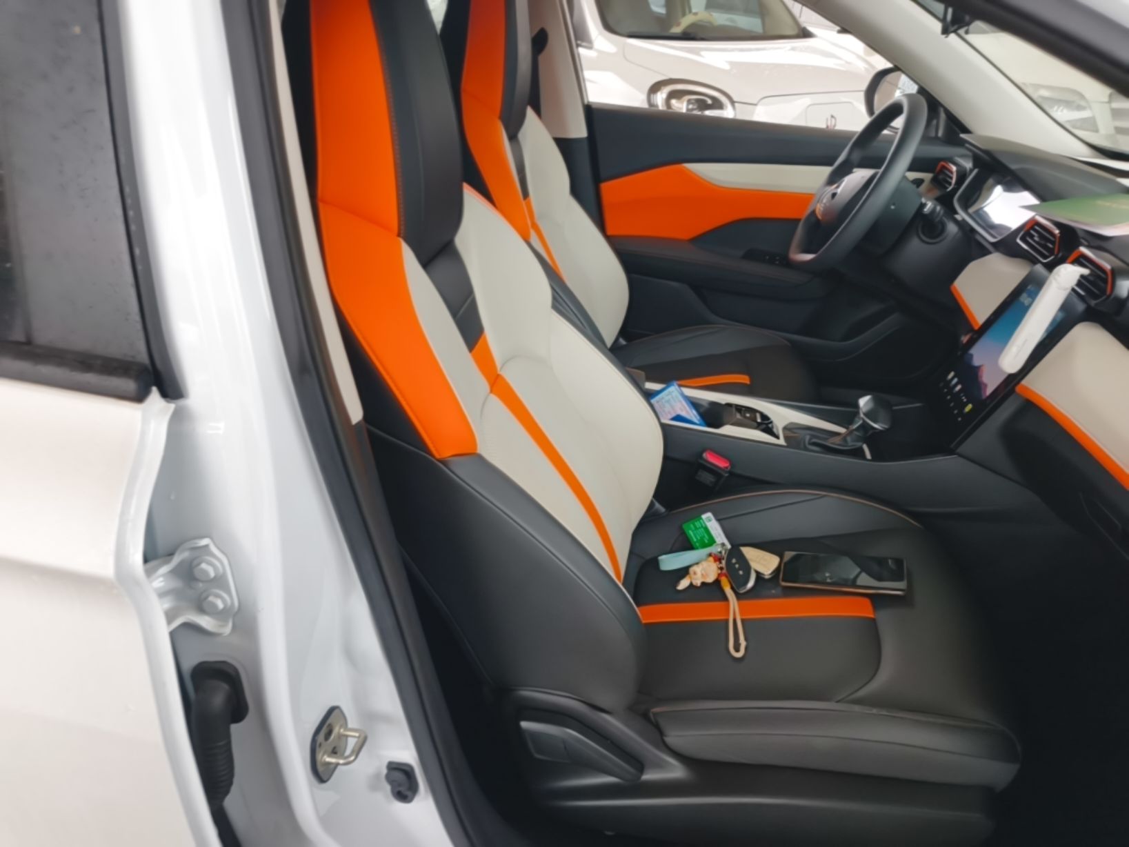 Dongfeng Aeolus Yixuan 2023 1.5L Automatic Glory Edition — снимка 19
