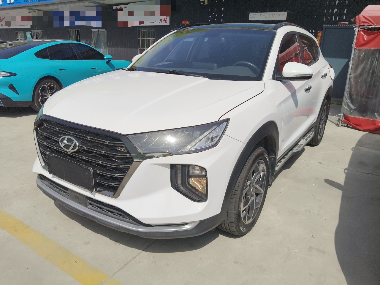 تحت مقدمة السيارة