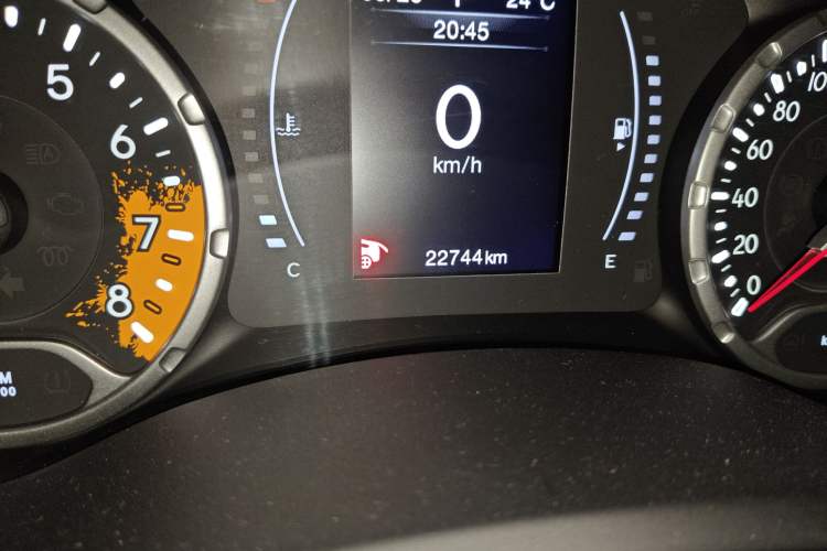 Used Jeep Renegade 2018 Connected Large Screen Version 180T Automatic High-Energy Edition Odometer Close Up