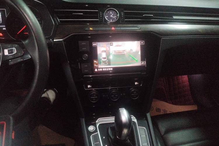 Used Volkswagen Magotan 2019 330TSI DSG Luxury Model China V Standard Audio And AC Panel