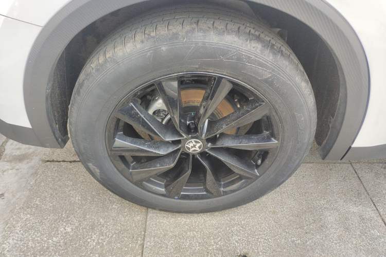 Used Venucia V 2022 260T Black Horse Edition – Top-Tier Choice Right Rear Wheel Hub