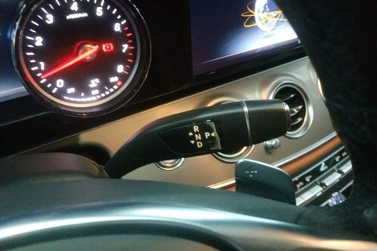 Used Mercedes-Benz E-Class 2018 E 200 Sport Edition Gear Lever