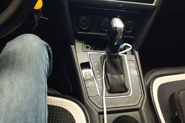 Used Volkswagen Lamando 2018 230TSI DSG Fashion Edition Gear Lever