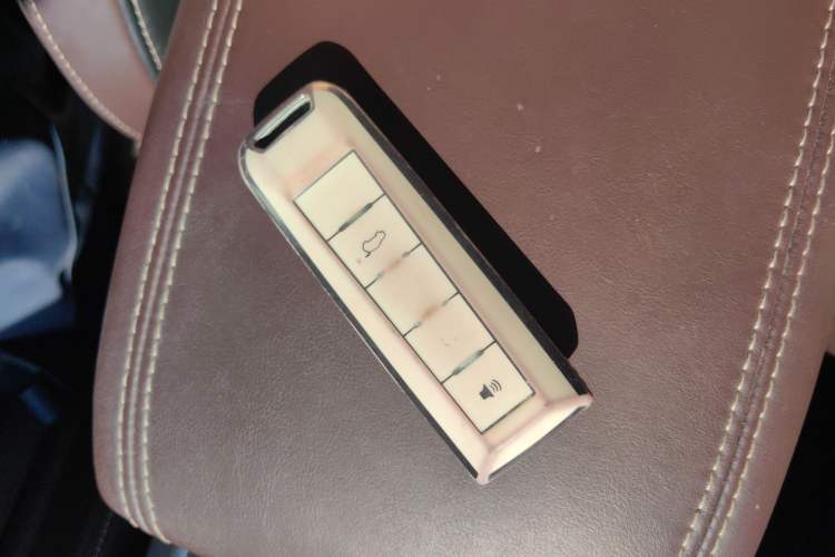 Used Wey VV6 2018 2.0T Two-Wheel-Drive Ultra-Luxury Version China V Standard
