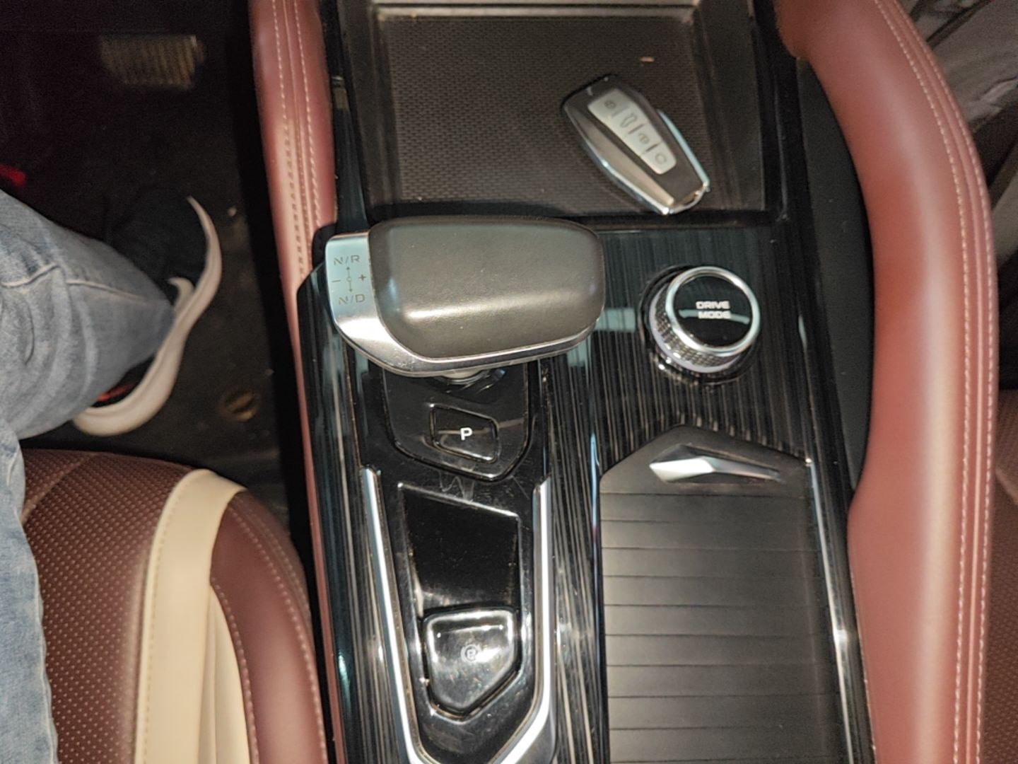 Geely Auto Monjaro L 2021 2.0TD DCT EVO Two-Wheel Drive Prestige Version — снимка 16
