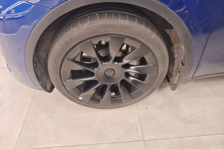 Used Tesla Model Y 2021 Long-Range All-Wheel-Drive Version