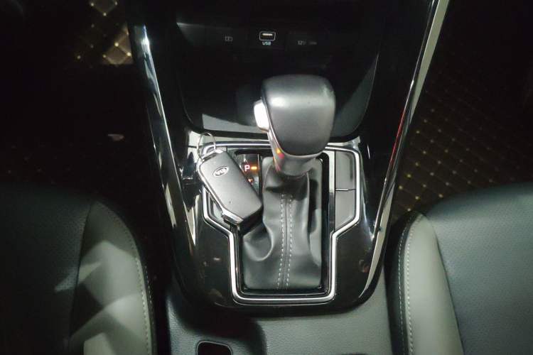 Used Kia Sportage R 2019 2.0L Automatic Smart Luxury Edition Gear Lever