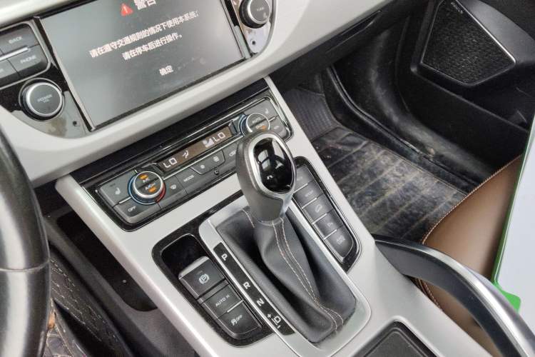 Used Geely Auto Emgrand X7 Sport 2016 1.8TD Automatic All-Wheel-Drive ZhiZun Edition Gear Lever
