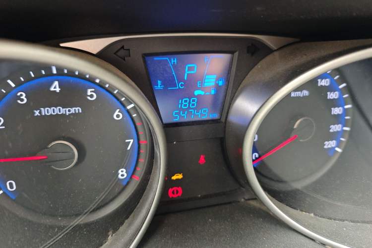 Used Hyundai ix35 2013 2.0L Automatic Two-Wheel Drive Smart GLS China IV Standard Odometer Close Up