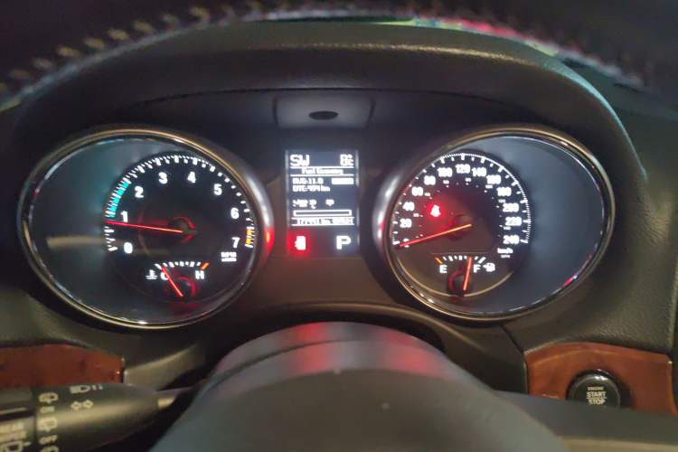 Used Jeep Grand Cherokee 2011 3.6L Luxury Edition
