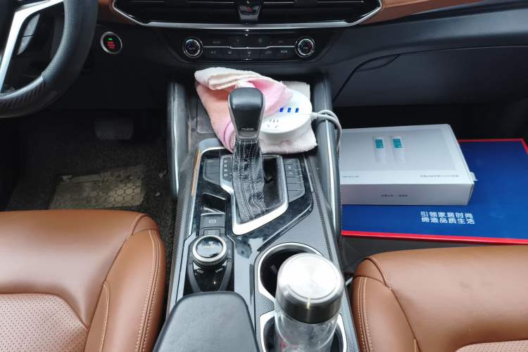 Used SAIC MAXUS D90 2017 2.0T Automatic All-Wheel Drive Sirius Gear Lever