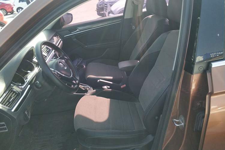 Used Volkswagen C-TREK 2017 230TSI DSG Comfort Version
