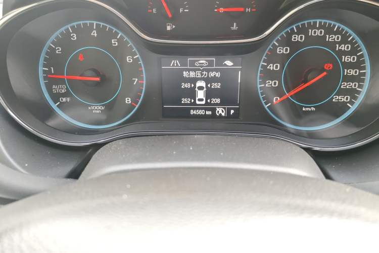 Used Chevrolet Cruze 2016 1.5L Automatic Luxury Edition Odometer Close Up