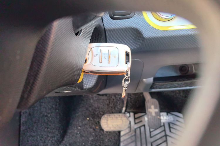 Used Wuling Hongguang MINIEV 2022 Macaron Premium Model – Lithium Iron Phosphate Vehicle Key