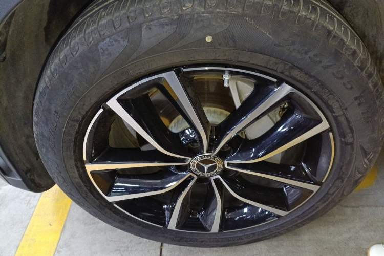 Used Mercedes-Benz GLC 2022 Facelift GLC 260 L 4MATIC Luxury Edition Left Front Wheel Hub