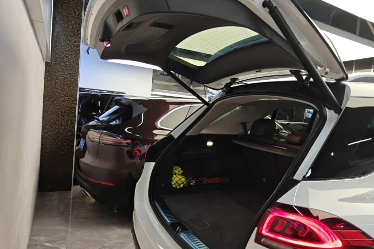 Used Mercedes-Benz GLE 2020 Restyled GLE 350 4MATIC Fashion Edition Trunk