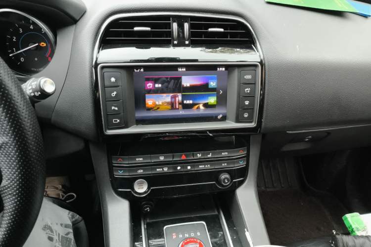 Used Jaguar F-PACE 2016 2.0T Two-Wheel Drive Urban Luxury Edition Audio And AC Panel