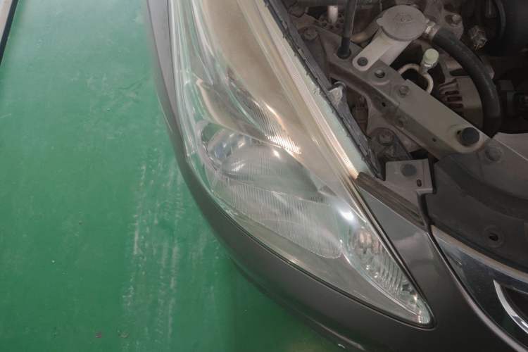 Used Nissan Tiida 2011 1.6L CVT Comfort Model Right Front Headlight