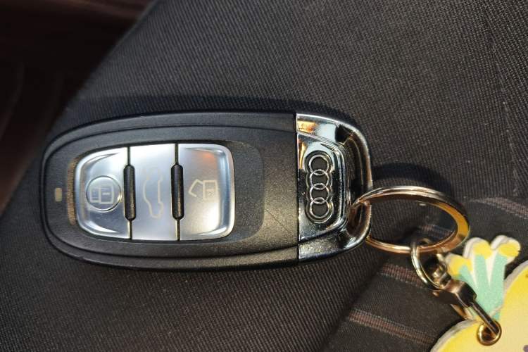 Used Audi A4L 2016 30 TFSI Collector's Edition Automatic Comfort Model Vehicle Key