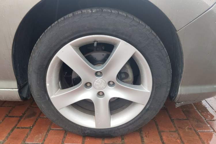 Used Peugeot 408 2013 2.0L Automatic Comfort Edition Right Front Wheel Hub