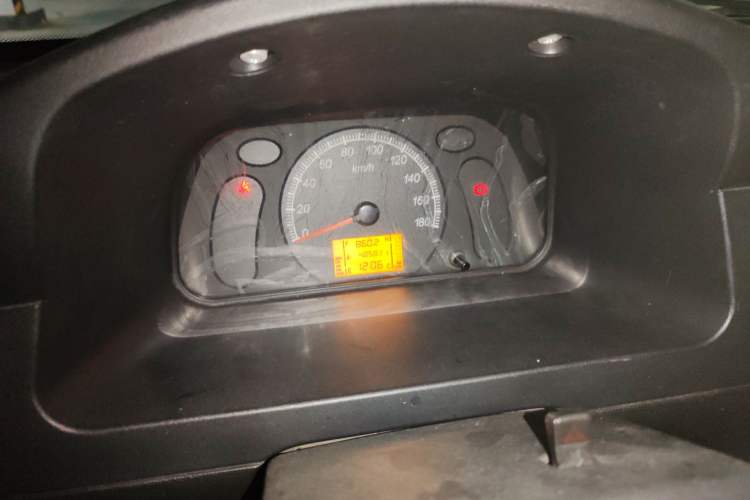 Used Wuling Zhiguang 2015 1.2L Practical LS-I Model Instrument Cluster