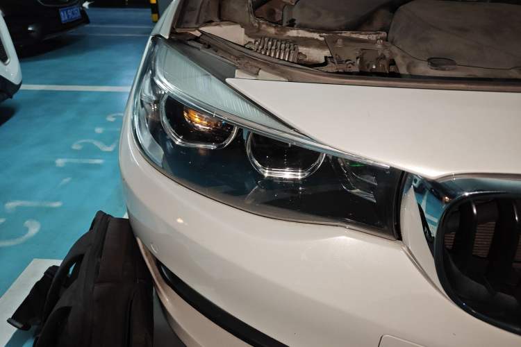 Used BMW 3 Series GT 2018 320i Sport Edition Right Front Headlight