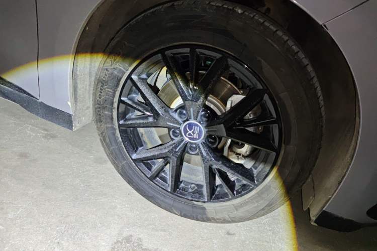 Used BYD Han 2025 DM-i 125KM Elite Model Right Front Wheel Hub