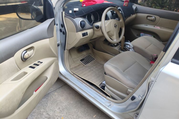 Used Nissan Livina 2010 Jingyue Edition 1.6L Automatic All-in-One Model Driver Seat