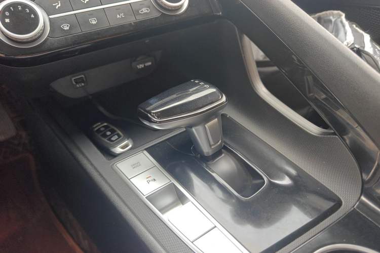 Used Hyundai Elantra 2021 1.5L CVT GLX Elite Edition Gear Lever
