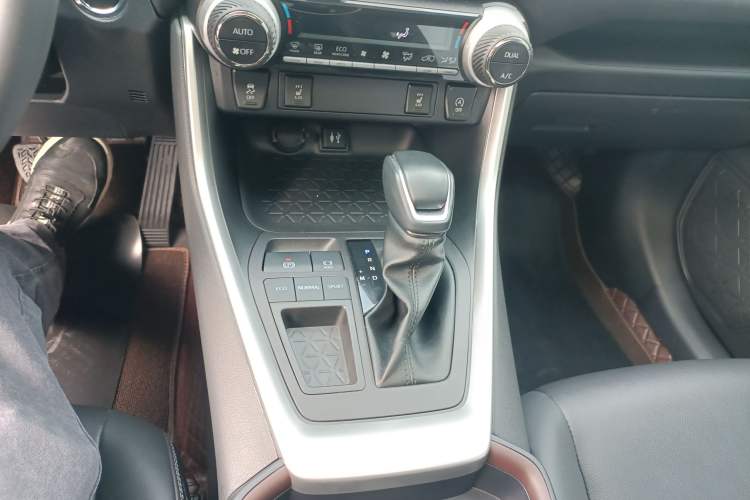 Used Toyota RAV4 2022 2.0L CVT Two-Wheel Drive Fashion Plus Edition Gear Lever