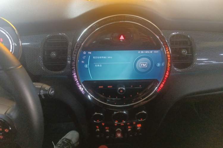 Used MINI MINI 2022 Updated 1.5T COOPER Classic Edition Five-Door Version
