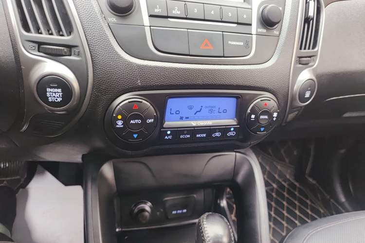 Used Hyundai ix35 2015 2.0L Automatic 2WD Smart Type China IV
