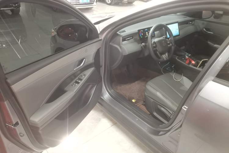 Used BYD Qin PLUS 2025 DM-i Smart Drive 55KM Leading Model Driver Seat